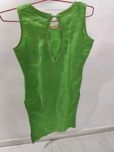 💚BEAUTIFUL GREEN BACK CUT DESIGN KURTI💚