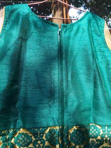 Elegant Green &amp; Gold Ethnic Gown