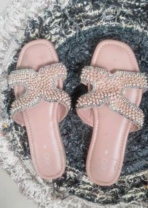 Flat Khadims Cleo