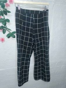 Size 28 To 30 Inches Checkered Wide Leg Pants