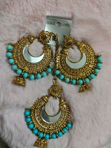 Set Of Traditional Mangtika And Earings.