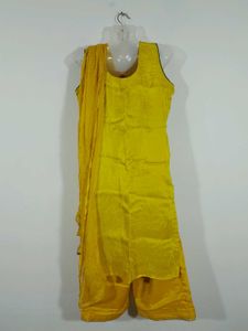 Gold Yellow Embroidered Kurta Set Women&#39;s