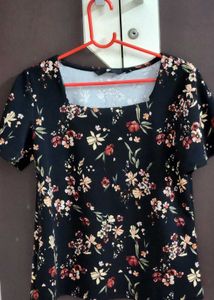 Floral Print Top - Casual &amp; Stylish