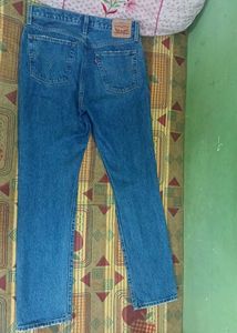 Distressed Levi&#39;s Jeans