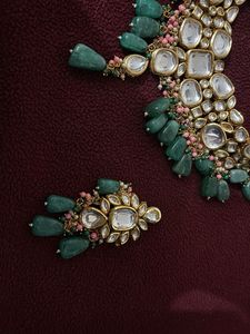 Elegant Kundan Necklace Set