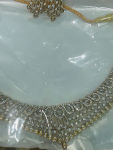 White Stone Neckpiece set