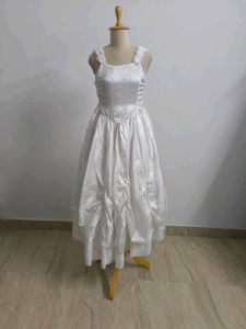 🥀Vintage-Inspired White Gown