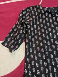 Women Floral Print Straight Short Kurta