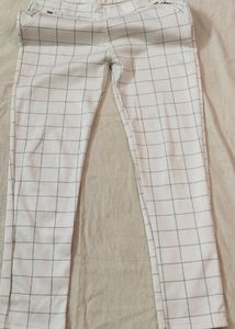 BRAND NEW WHITE JEGGINGS