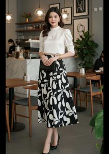Black & Off White Floral Print Skirt