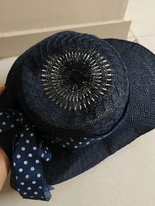 Selling Women&#39;s Hat In Navy Blue