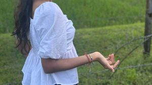 White Puff Sleeve Top