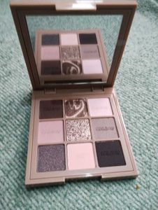 Huda Beauty Greige Creamy Obsessions