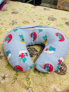 Babyhug Cotton Feeding Pillow🌸