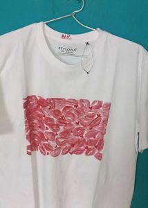 Stylopia Lips Graphic Tee