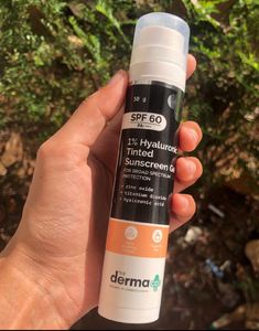 The Derma Co. 1% Hyaluronic Tinted Sunscreen Gel