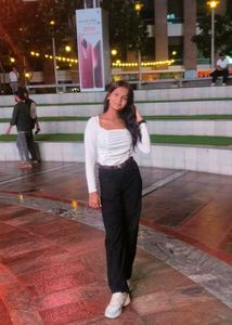 women&#39;s white crop top