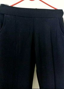 New SAADAA Women&#39;s 4 Way Black Stretchable Pant