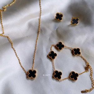 Cleef Jewellery Set Anti Tarnish