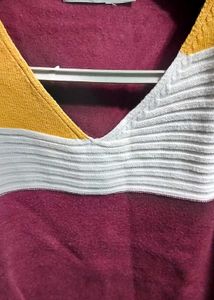 BURGUNDY COLORBLOCKED SWEATER ♥️