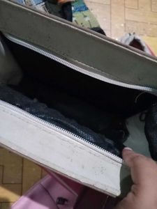 7 Handbags &amp; Shoulder Bags