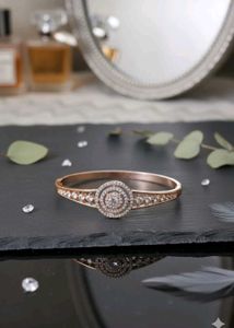 anti tarnish premium quality Elegant  bracelet