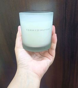 Tommy Hilfiger scented candle in Vanilla6