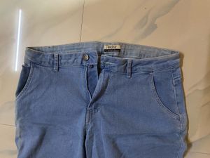 N8 - Light Wash Capri Jeans