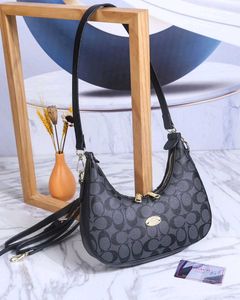 GUCCI NEW IMPORTED HALF MOON LOOK SLING BAG