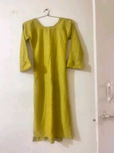 Elegant Floral Embroidered Kurta