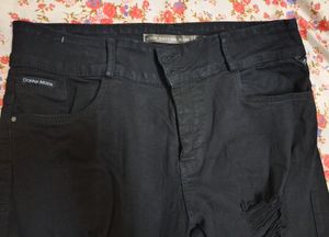 Women&#39;s Black Rigged/Distressed Jeans