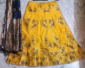 New Trendy Semi Stitched Trendy Lehenga Set(Free Size) Sleeves Included!!New Nd Beautiful ❤️ Get Free Bie Also 🙏 Price Slightly Negotiable