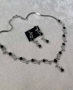 American Diamonds studded jewellery set (Black)