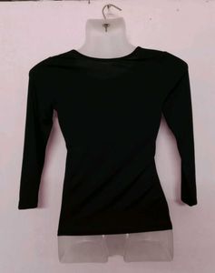 UNIQLO HEATTECH Black Tshirt