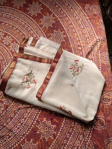 Beautifull White Colour Saree Flower Design.