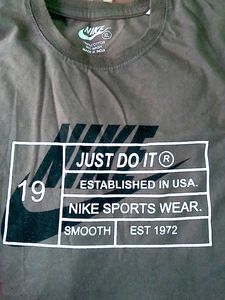 Nike T-shirt (XL)+1 T-shirt Free