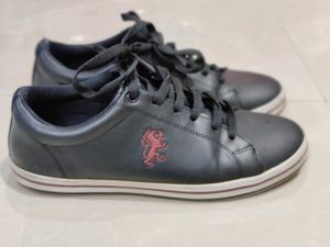 Red tape Sneakers