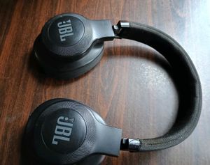JBL HEADPHONES E55BT.