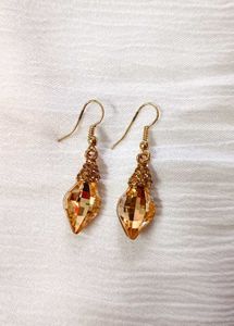 Gold Crystal Drop Earrings✨