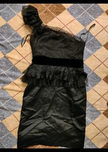 Chic Black One-Shoulder Dress