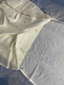 Elegant White &amp; Gold Embroidered Kurti