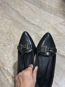 Black Pumps