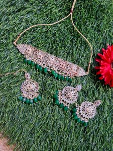 Beautiful Necklace Earring And Mangtika Set