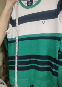 Mens Pullover like New No Flaw