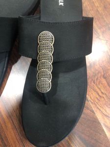 V-Walk Black Slippers