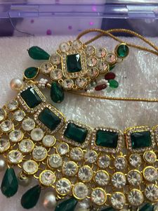 Elegant Emerald Jewelry Set
