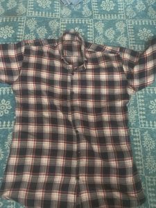 Men&#39;s Plaid Button-Down Shirt