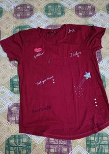 Maroon T-shirt with cute prints