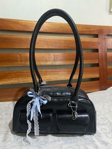Black shoulder bag