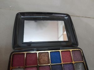 18 Colors Eyeshadow🤩🤩